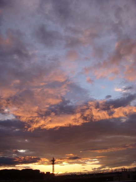 新横浜公園からの夕暮れ