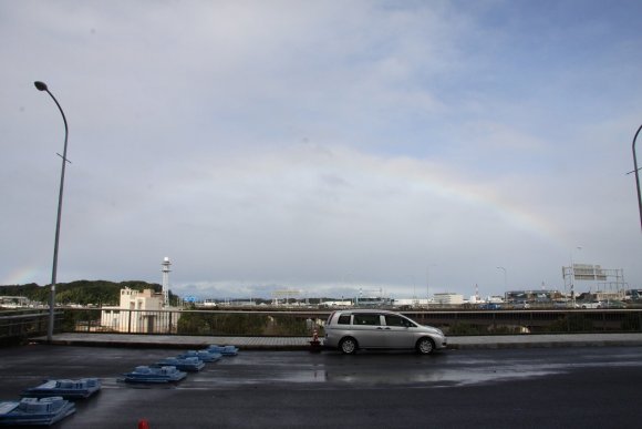 新横浜公園にかかる虹